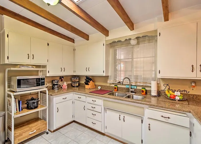 Renovated Gomez Casita W/ Yard < 7 Mi To Dt *